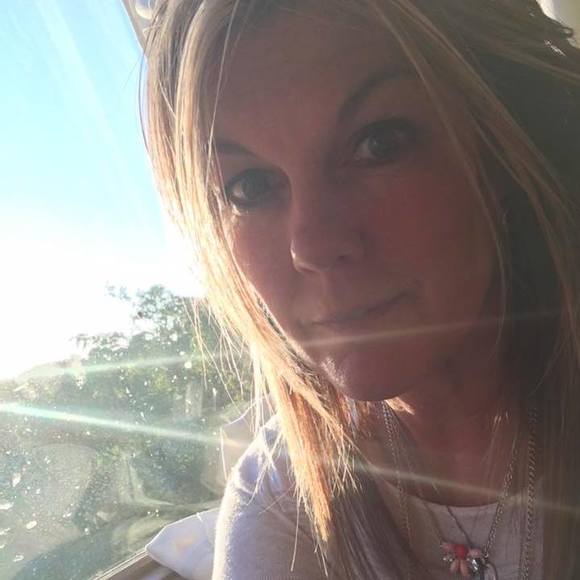 Meet your Posher, Stephanie - Picture 1 of 8